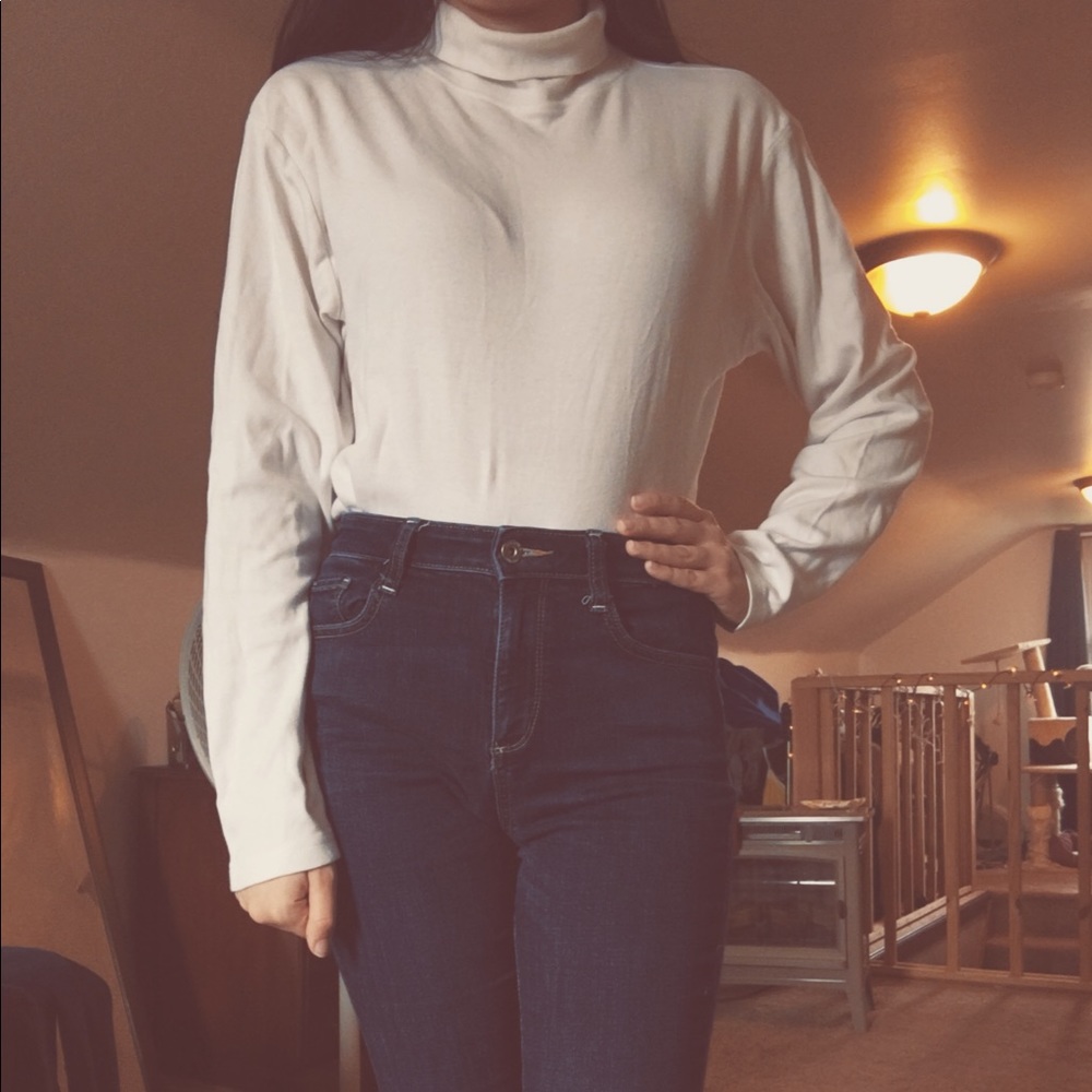 Mountain Lake White Turtleneck